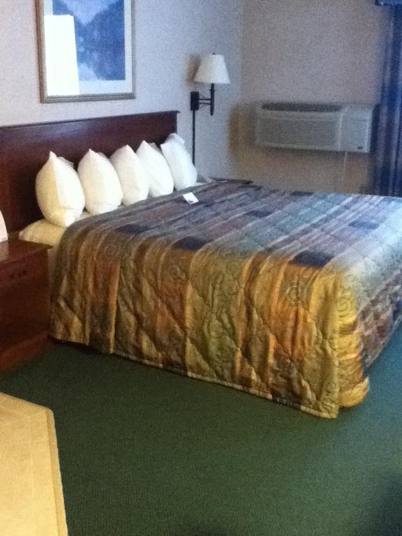 Baraga Lakeside Inn المظهر الخارجي الصورة