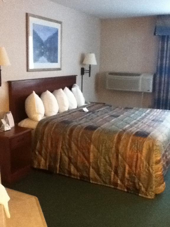 Baraga Lakeside Inn المظهر الخارجي الصورة