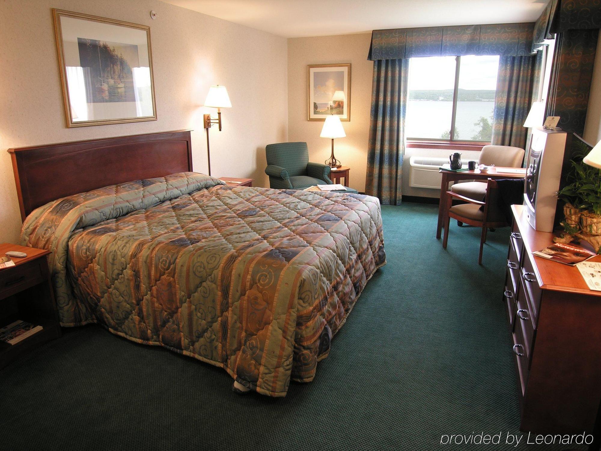 Baraga Lakeside Inn الغرفة الصورة