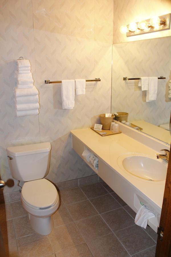 Baraga Lakeside Inn المظهر الخارجي الصورة