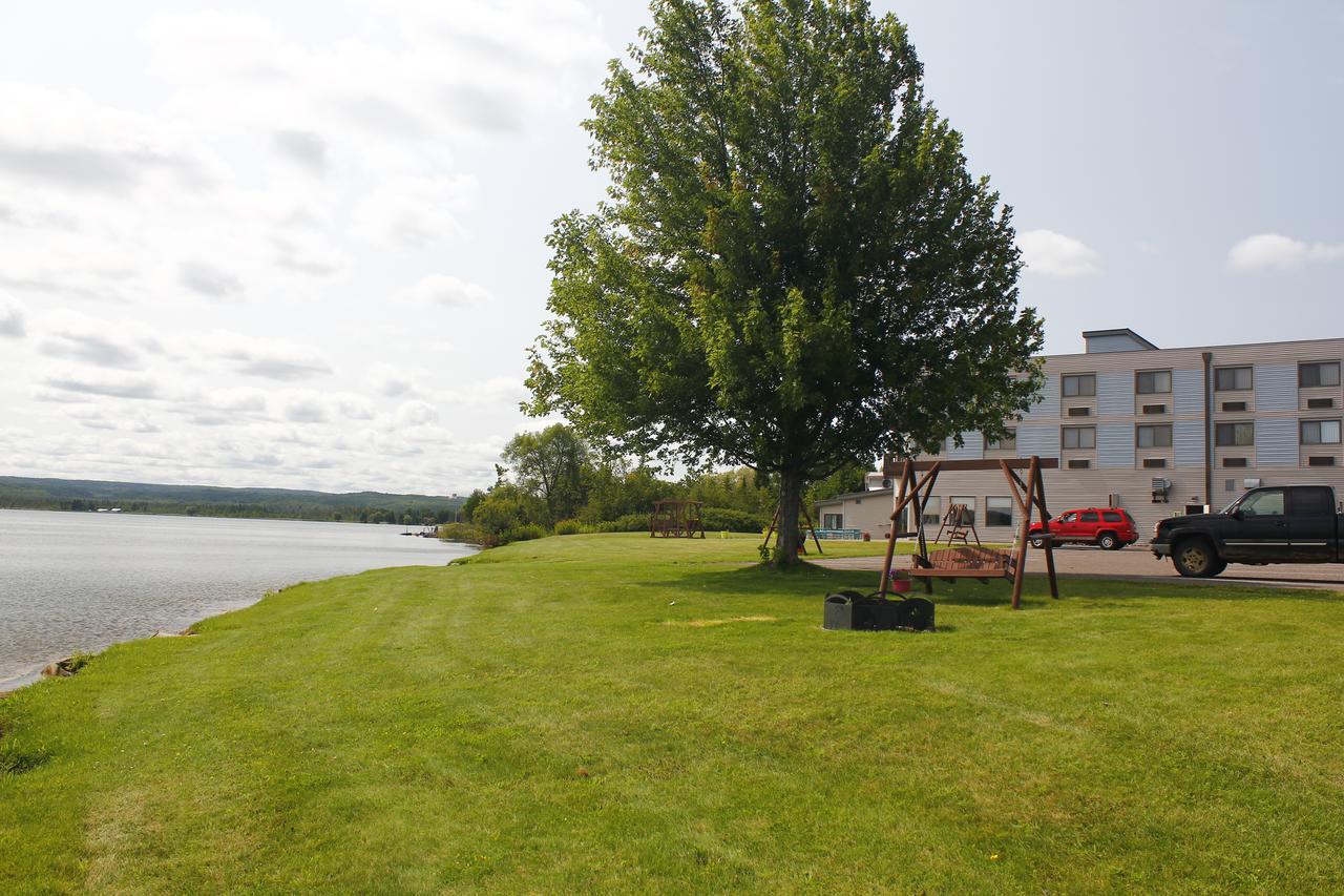 Baraga Lakeside Inn المظهر الخارجي الصورة